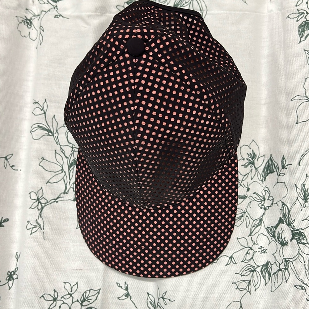 Lululemon baller hat